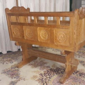 Eigengemaakt demontabel babybedje