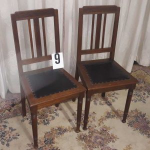 2 Antieke stoelen