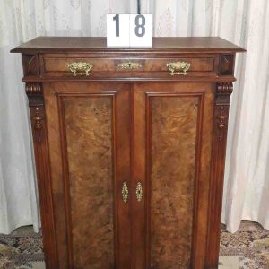 Victoriaanse meidenkast