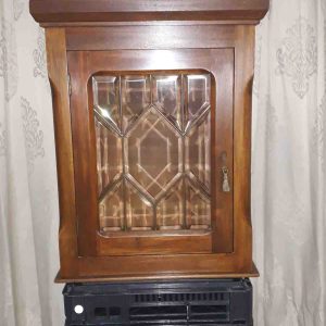 Eiken hangkast met geslepen glas