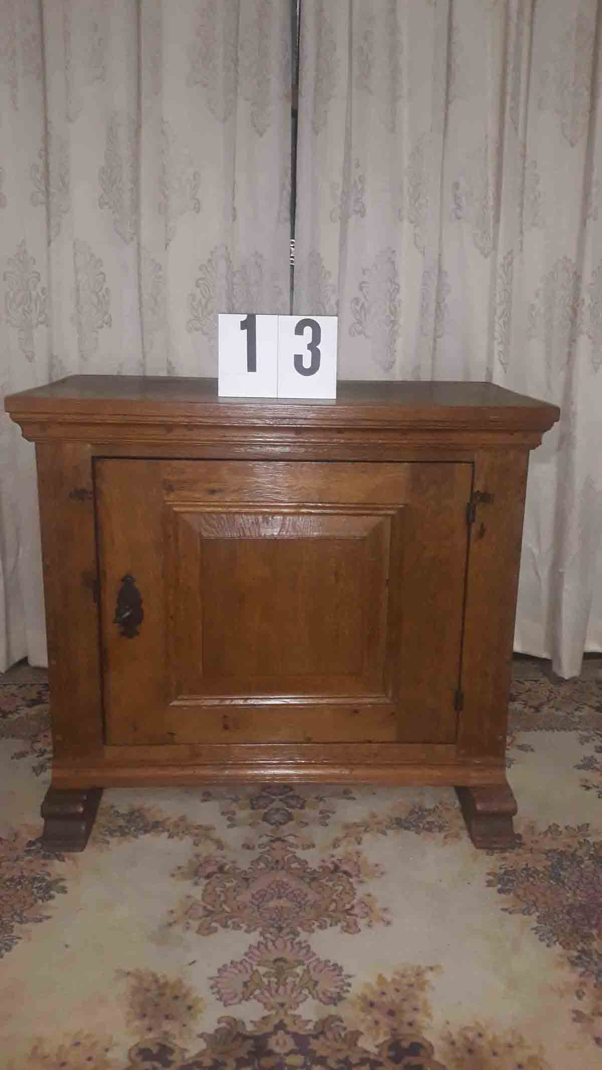 Donker eiken tv-kast met deur