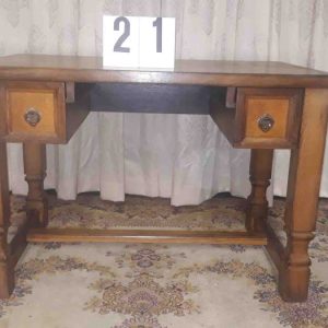 Zwaar eiken kinderbureau