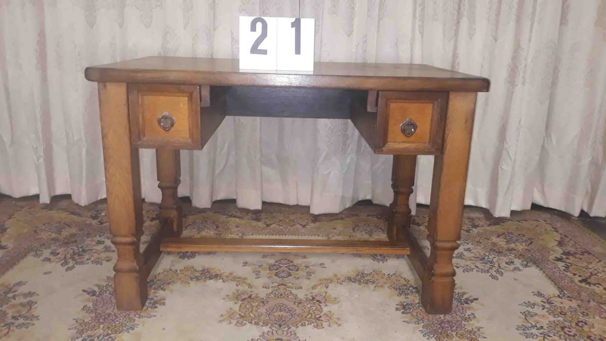 Zwaar eiken kinderbureau