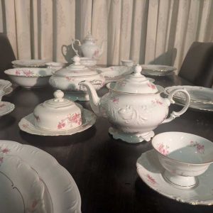 Wawel porseleinen servies – ca. 62-delig – klassiek bloemmotief 12 - persoons